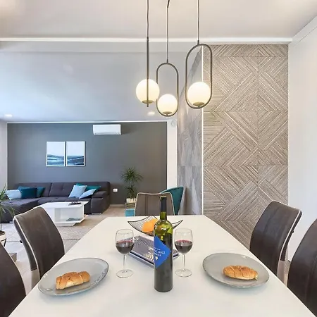 Vallelunga Comfortable Holiday Villa