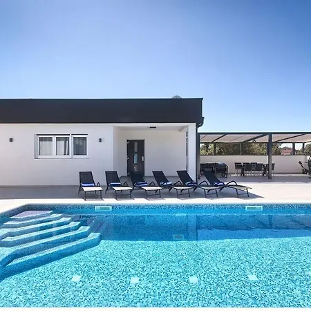Villa Vallelunga Comfortable Holiday Pula