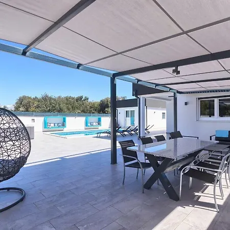 Vallelunga Comfortable Holiday Villa Pula